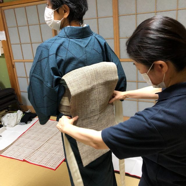 2022.5.30	小林 宏子 さま	義母様から譲って頂いた着物を自分で来てお出掛けしたい、とのことで依頼をいただきました。簡単に綺麗に着れるので、とても喜ばれました。覚えるのに時間がかかるので、練習をいっぱい頑張るそうです。	#和装家 #wasouka #きものを世界遺産に #きものを世界遺産にするための全国会議 #kimono #着物 #きもの #着付け #和装 #浴衣