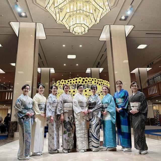 とてもとても絵になります！素敵な和装家の皆さまたち。シャンデリアにもひまわりにも負けないオーラを放っておられました^_^
#和装家
#きものを世界遺産にするための全国会議 
#kimono 
#帝国ホテル 
#imperialhotel