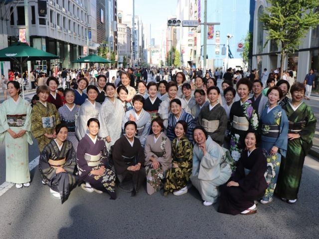 〜関西の和装家👘　撮影会〜

日時　2025年1月24日　金曜日（平日）
　　　15時から
場所　大阪府大阪市阿倍野区阿倍野筋1-1-43
　あべのハルカス　16階庭園（無料）
ドレスコード　着物👘

撮影会の後、お時間ある方は夕食もご一緒に。
参加人数が全くわかりませんので、夕食まで（夕食から）参加できる方は事前にご連絡ください。夕食はあべのハルカス内のレストランを予定しています。
撮影会だけの参加でも大丈夫です。

東京で2回撮影会を実施しましたが、関西だったら参加できたのにという方是非ご参加ください。銀座での撮影会はまた来秋開催したいと思います。

参加希望は中田もしくは上野まで。@takako_kimono 
こちらのＤＭでも大丈夫です。

#和装家 
#着物好きな人と繋がりたい 
#着物コーディネート 
#日々是和装家 
#着物で撮影
#きもの世界遺産アンバサダー